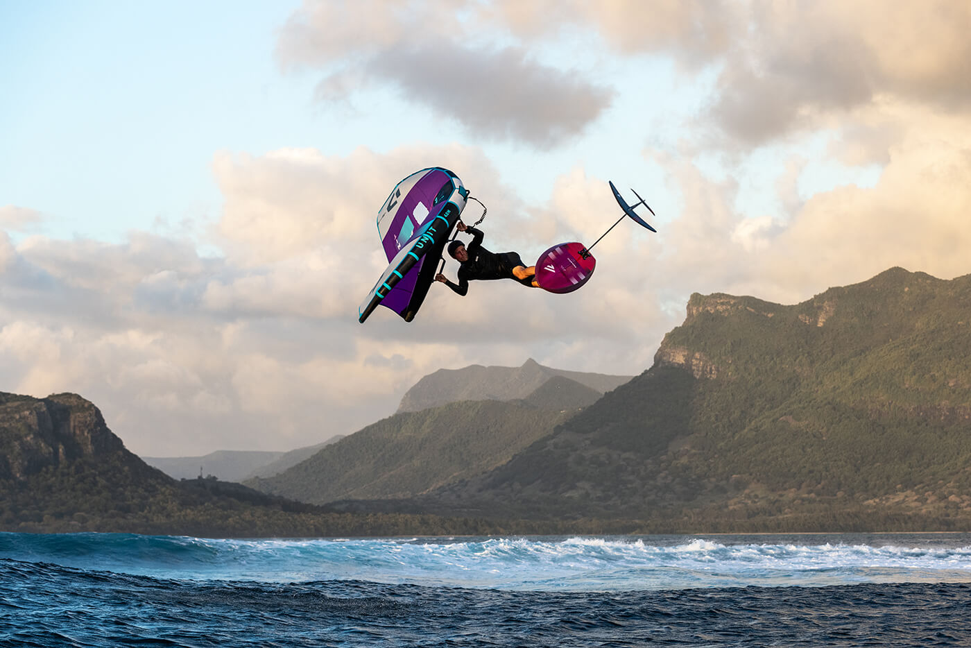 Fanatic Unveils Its New Carbon Foil Range - Foiling Magazine